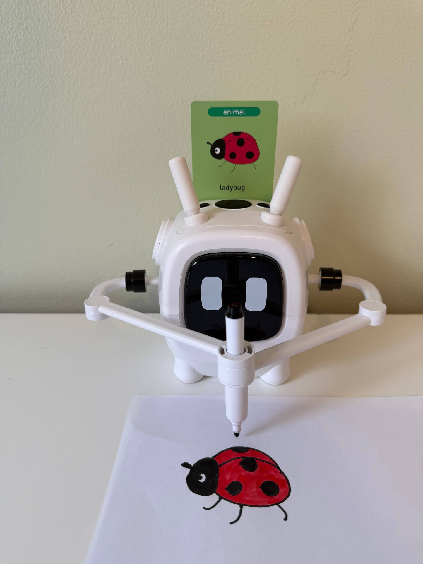 Smart Drawing Robot - With 192 Drawing Cards & Watercolor